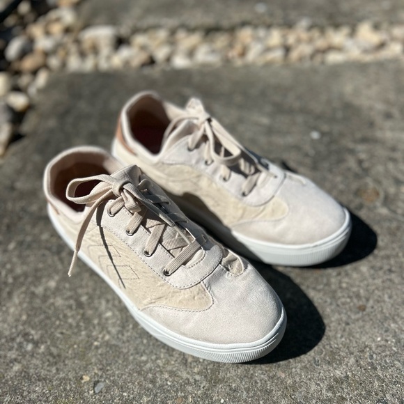 Dr Scholl's sustainable comfort sneakers - Picture 1 of 7